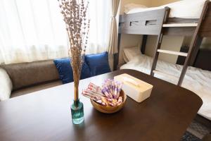 A seating area at “1ST ROOM” 内装デザイナー監修！30㎡ 最大6名 経堂駅から徒歩5分 築浅 良質な暮らしを
