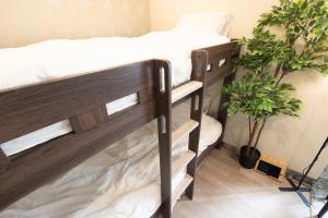A bed or beds in a room at “1ST ROOM” 内装デザイナー監修！30㎡ 最大6名 経堂駅から徒歩5分 築浅 良質な暮らしを