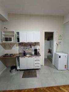 Кухня или мини-кухня в Lindo Loft na Cinelândia
 +14 фотографий
