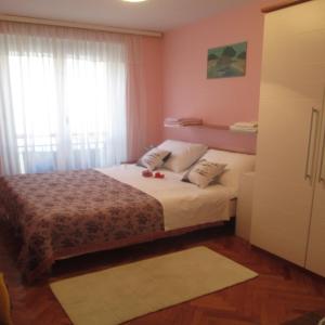 Llit o llits en una habitació de Guest House Marija