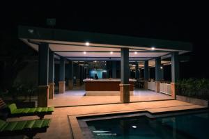 Bazén v ubytování Jukung Dive Resort Bali PENIDA nebo v jeho okolí
