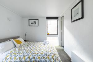 Ένα ή περισσότερα κρεβάτια σε δωμάτιο στο dlux + escape@aphrasia Street near Geelong CBD