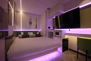 TV a/nebo společenská místnost v ubytování Hotel Blanche 大人専用 Adult only hotel