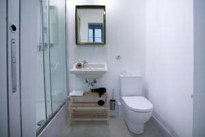 A bathroom at yök Casa Cultura