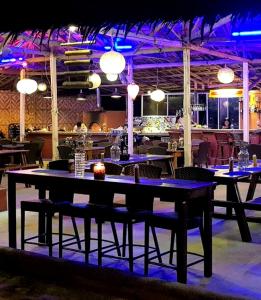 Restoran või mõni muu söögikoht majutusasutuses Malapascua Beach and Dive Resort
