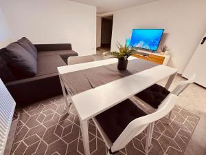 a living room with a white table and a couch at Gemütliche Wohnung in Leverkusen in Leverkusen