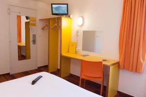 The Originals Access, Hôtel Bordeaux Lac房間的床