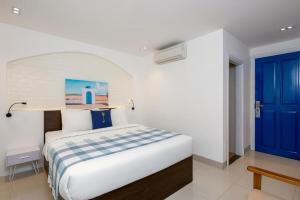 Postel nebo postele na pokoji v ubytování Lucia Beach Hotel