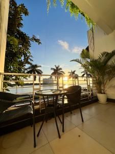 Balcony o terrace sa Asiban Quay Boutique Hotel