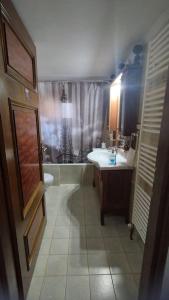 a bathroom with a shower and a sink and a toilet at HoneyHouse in Kádhion