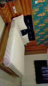 Uma cama ou camas num quarto em Hotel Lake View AC room