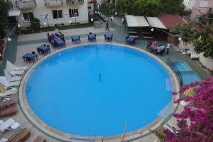 Bazén v ubytování Metin Hotel nebo v jeho okolí