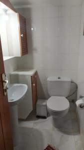 a white bathroom with a toilet and a sink at Willkommen im Paradies - Welcome in Paradise - Bienvenidos al paraíso in La Matanza de Acentejo