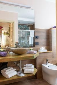 A bathroom at Suite Dreams Montecatini