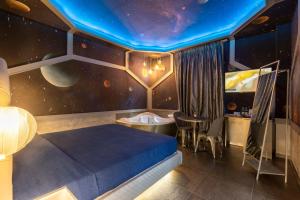 A bed or beds in a room at Suite Dreams Montecatini