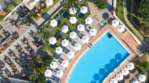 Bazén v ubytování Agapi Beach Resort Premium All Inclusive nebo v jeho okolí
