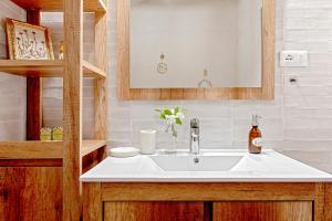 Bagno di Podere La Gualda Vecchia alloggi di charme immersi nel Giardino Emozionale outdoor SPA