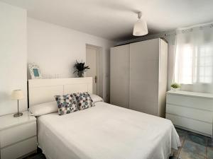Posteľ alebo postele v izbe v ubytovaní La Casita del Faro