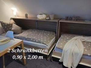 a room with two bunk beds and a table at Landidylle mit Garten, Whirlpool und Klima in Reken
