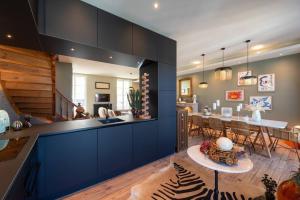 a kitchen and a living room with a dining room at Sublime duplex 100m2 Villa classée in Vichy