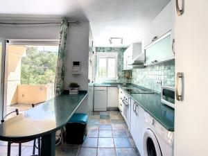 Kuchyňa alebo kuchynka v ubytovaní La Casita del Faro