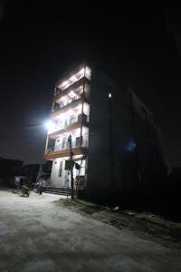 a building with a light on the side of it at night at Hotel Friends Inn ,Jakariyapur in Gulzārbāgh