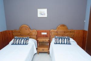 Postel nebo postele na pokoji v ubytování Hostal Venta de Valcorba