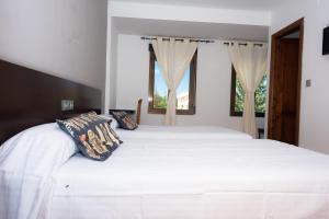 Postel nebo postele na pokoji v ubytování Hostal Venta de Valcorba