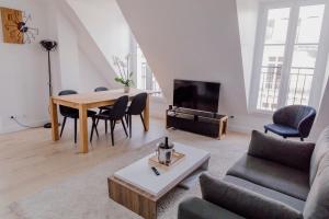 Khu vực ghế ngồi tại Luxury apartment Elysées Paris