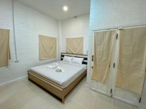 Ένα ή περισσότερα κρεβάτια σε δωμάτιο στο Whitehouse cafe&Guesthouse +21 φωτογραφίες