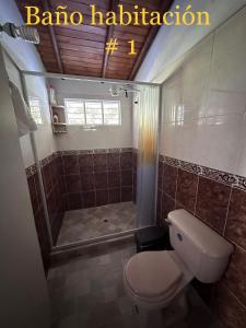 een badkamer met een toilet en een douche bij EL PARAISO G - FINCA HOTEL LGBT - ADULTS ONLY in San Vicente
