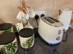 a toaster and other appliances sitting on a counter at Ferncroft Garden Studio in Histon