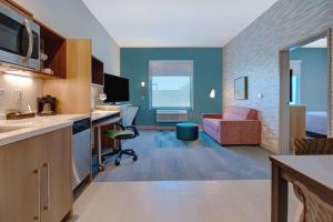 Home2 Suites By Hilton Las Vegas North的厨房或小厨房