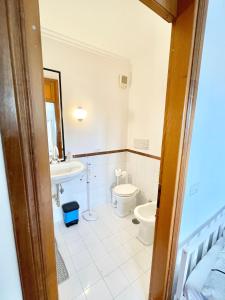 a bathroom with a toilet and a sink at Appartamento nel verde fronte ospedale San Pietro, Sant'Andrea in Rome