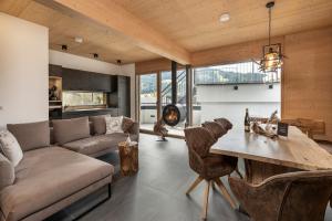a living room with a couch and a table at Holzlodge Chalets Nähe Obertauern in Radstadt