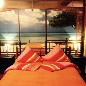 a bedroom with a bed with a view of the ocean at Ferienwohnung Villa Wohntraum in Varel