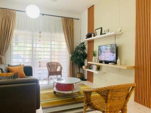TV a/nebo společenská místnost v ubytování D'Houzz