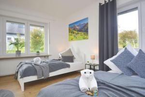 a bedroom with two beds with stuffed animals on them at BA01-RI Apartment bei Bamberg in Reckendorf