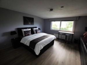 a bedroom with a large bed and a window at Chambre d'hôtes Lanonweye in Waimes