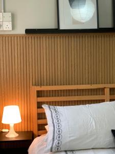 Postel nebo postele na pokoji v ubytování D'Houzz