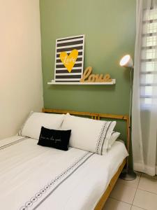 Postel nebo postele na pokoji v ubytování D'Houzz