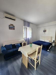 Svetainės erdvė apgyvendinimo įstaigoje Apartments Zenit