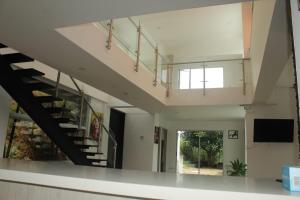 uma vista para uma escada numa casa em Mansion 16 em Medellín