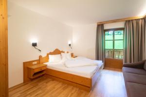 a bedroom with a bed and a window at Landhaus Zaglauhof in Werfenweng