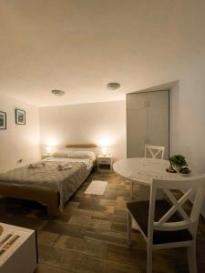 Postel nebo postele na pokoji v ubytování Studio Ricardo, Opatija