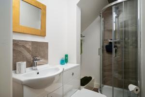 a bathroom with a sink and a shower at Coppergate Mews Doncaster Apartment 3 in Doncaster +9 photos
