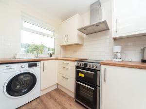 a kitchen with a washer and dryer in it at Pass the Keys Great apt 20 mins central London in Surbiton