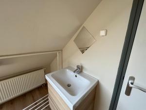 a bathroom with a white sink in a room at Modern Ingericht Vakantiehuis - Rust & Strand op 350m in Egmond aan Zee +56 photos