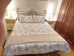 Postel nebo postele na pokoji v ubytování apartamento gran Vía