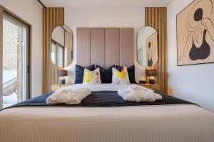 Postel nebo postele na pokoji v ubytování White Lux Residence in Sesimbra with Pool - holiday home